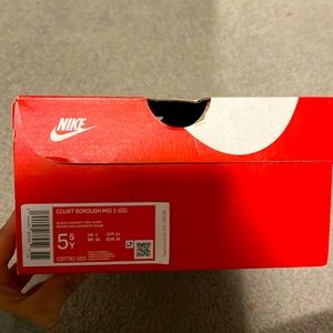 Court Borough Mid 2 size 5.5Y
